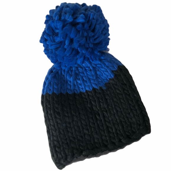 FREE PEOPLE Knit Hat Cozy Up Color Block Pom Beanie Black Blue Trendy NEW